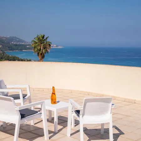 Chiara Infinity Sea View *