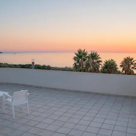 Chiara Infinity Sea View